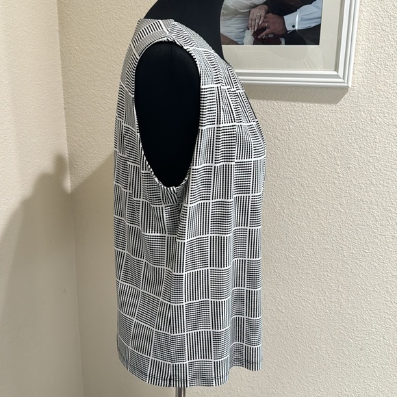 Calvin Klein sleeveless blouse - Picture 4 of 5